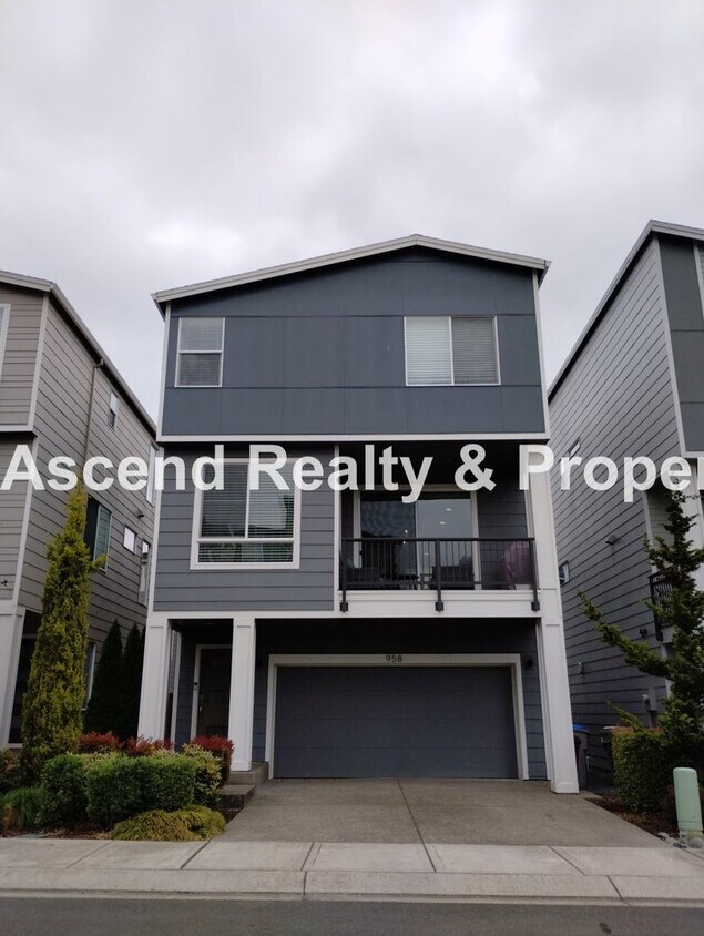 Primary Photo - Like New 4 Bed Beauty Full Bed & Bath on M...