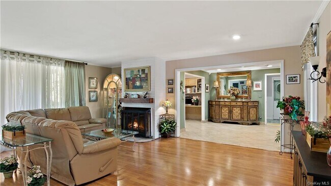 Building Photo - 15 Birchwood Ln