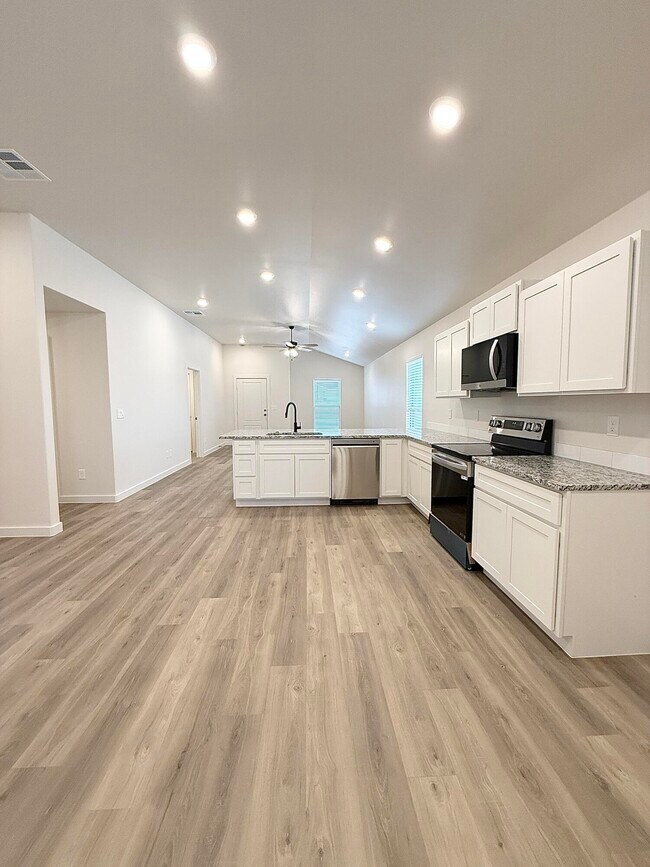 Foto del edificio - 2501 Kenwood Ave