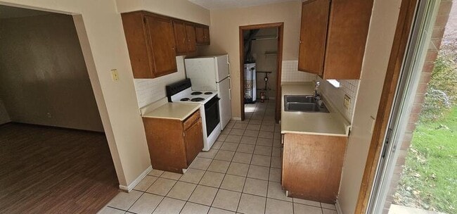 Building Photo - 1270 Overbrook Dr