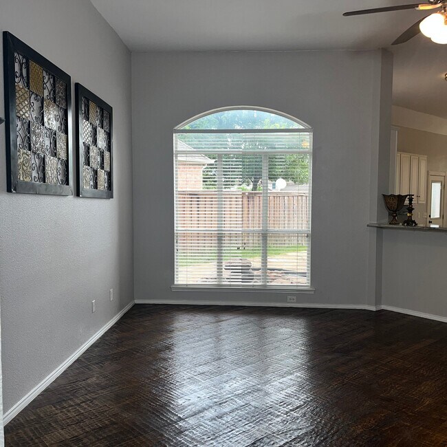 Building Photo - 304 Sparrow Hawk Dr