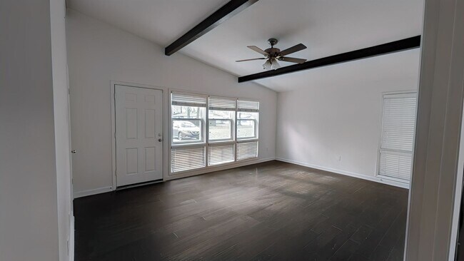 Foto del edificio - 5180 Warfield Dr