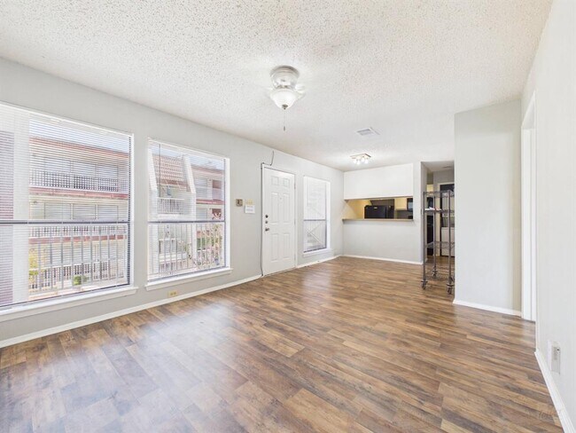 Foto del edificio - 3115 Helms St