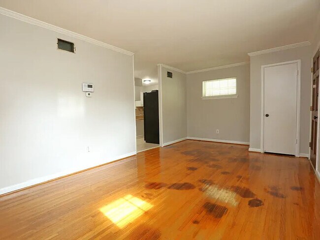 Building Photo - 3 bedroom 2 bathroom