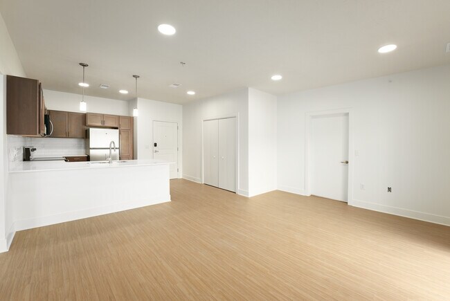 3 habitaciones, cocina y sala de estar - Blair Crossing Apartments