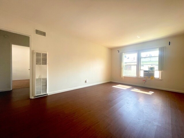 Primary Photo - 12249 Vanowen St