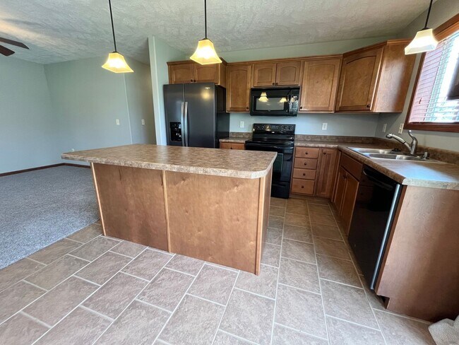 Foto del edificio - Ground Floor 2 Bed Condo with Attached Garage!