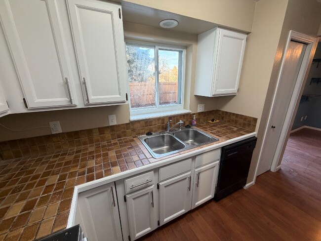 Foto del edificio - 1559 Peacock Pl