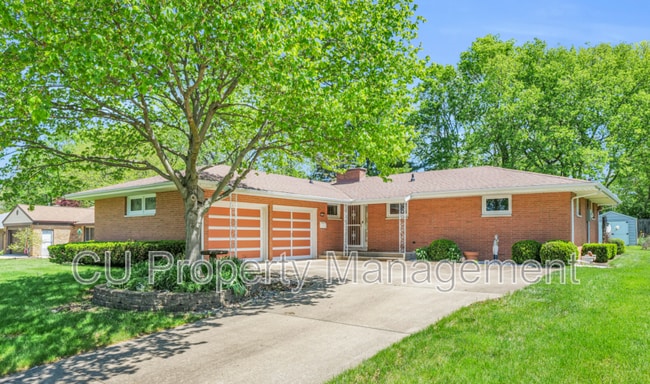 Building Photo - 1702 Golfview Dr