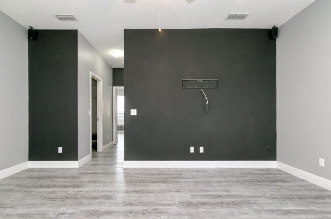 Foto del edificio - Beautiful Move-in Ready 4 bed/2bath home l...