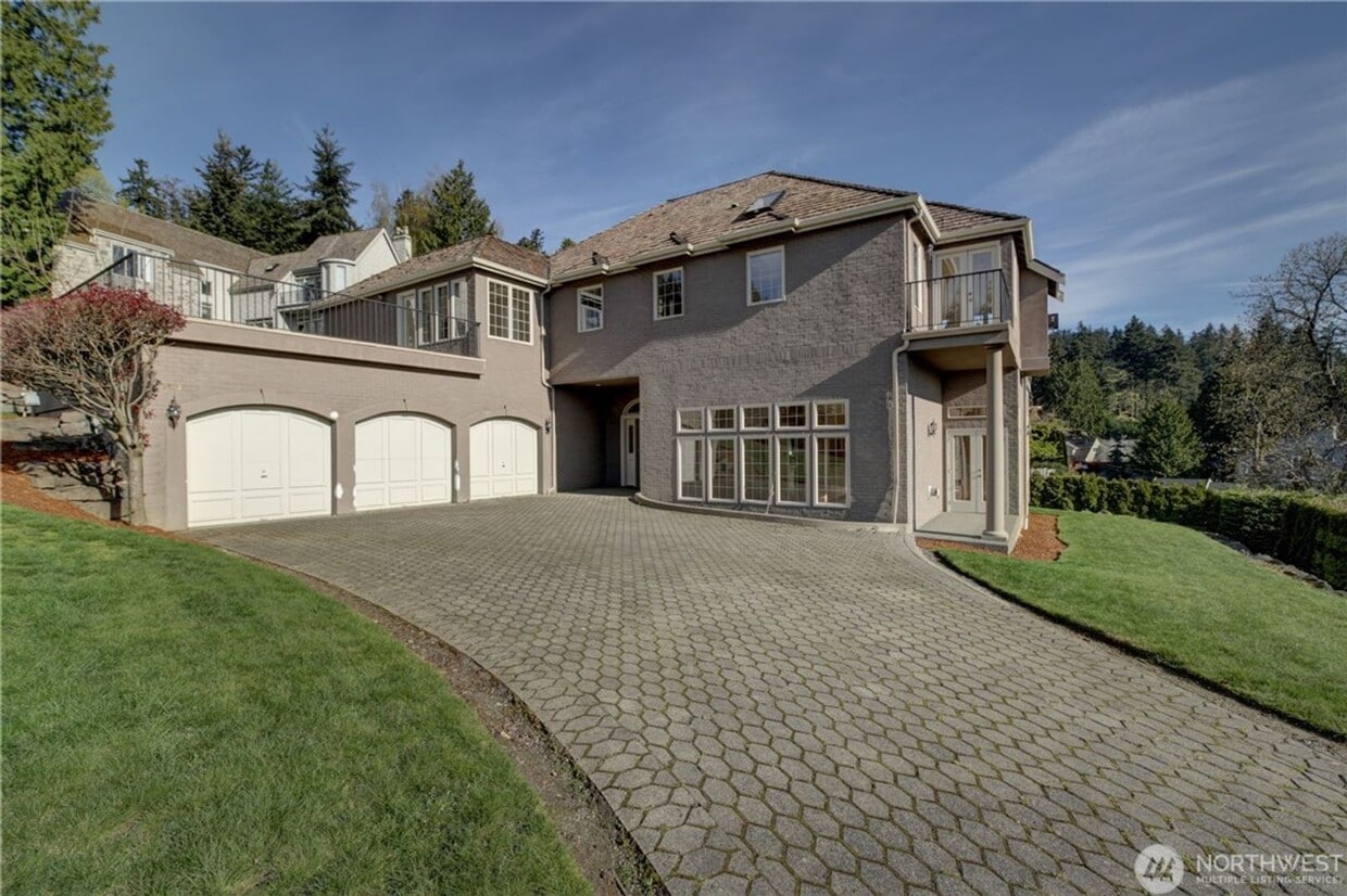 Primary Photo - 4bd/4ba Kirkland House