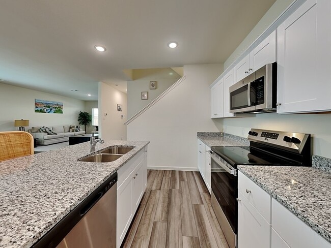 Building Photo - 14141 Emeric St