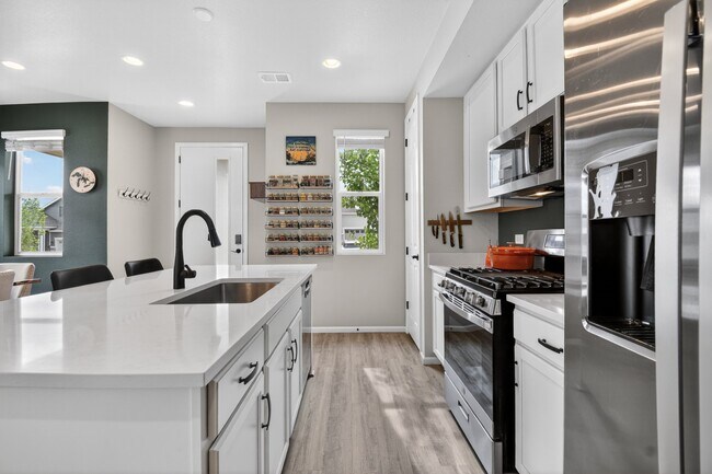 Foto del edificio - 5350 Routt Ct