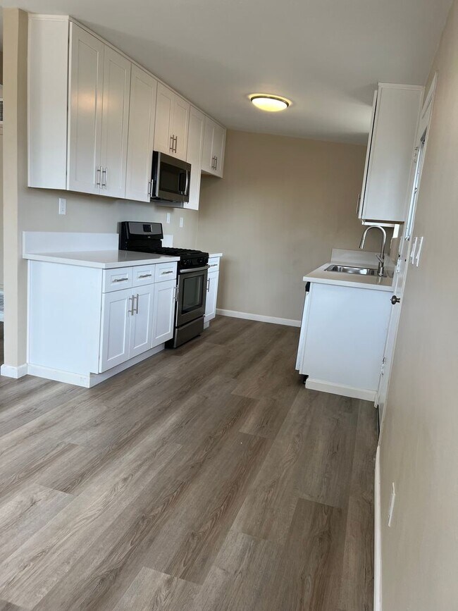 Foto del edificio - Updated 3BR/2BA home w/yard and garage in ...