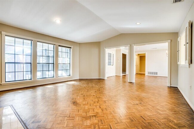 Building Photo - 6045 Hillcrest Ave
