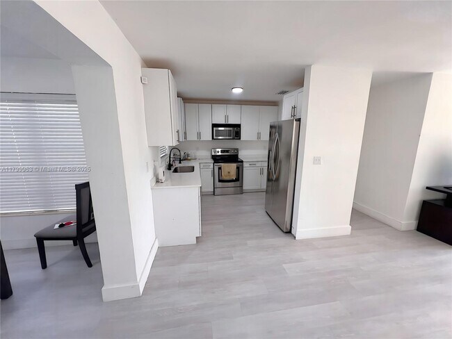 Foto del edificio - 3361 NW 5th Pl
