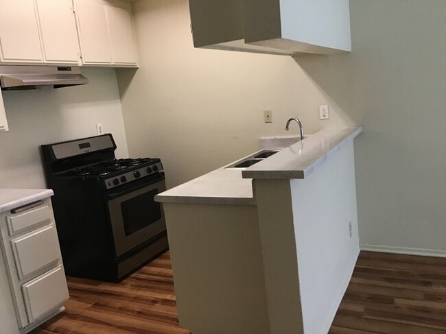 Kitchen - 15722 Vanowen St