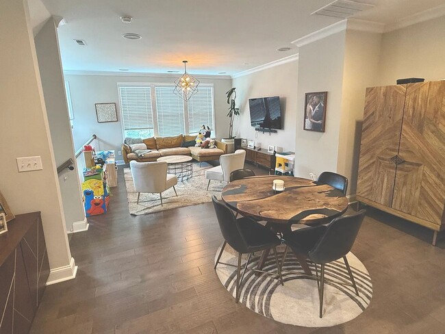 Building Photo - 407 Grey Reagan Trail