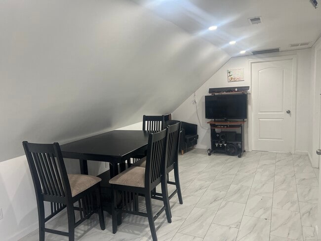 Building Photo - 381 Shelton Ave