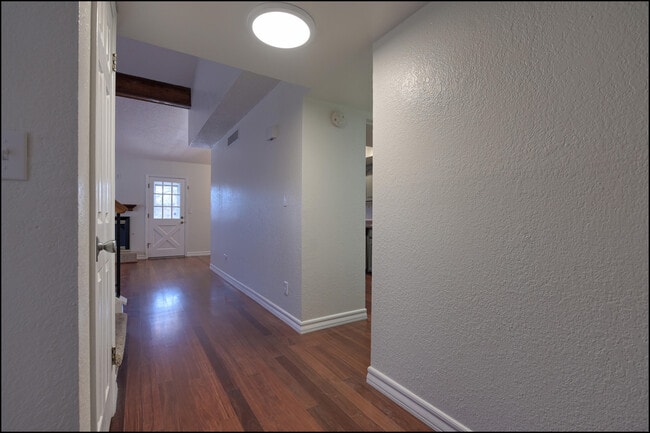 Foto del edificio - 6634 Dawn Dr