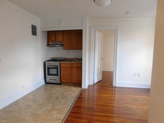 Building Photo - 32-15-32-35 35th St