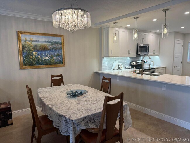 Foto del edificio - 1523 E Hillsboro Blvd