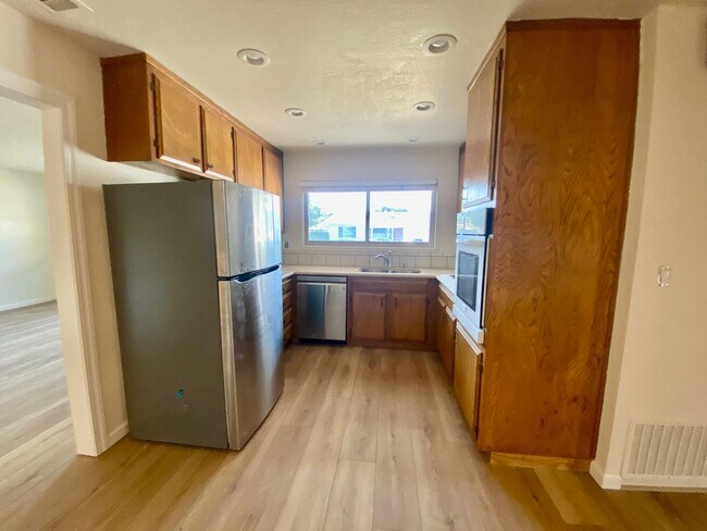 Foto del edificio - Dublin, Cedar Lane, 3BD/2BA, one-story in Echo Park
