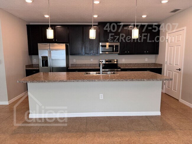 Building Photo - Stylish & Spacious 4-Bedroom Home in Grove...