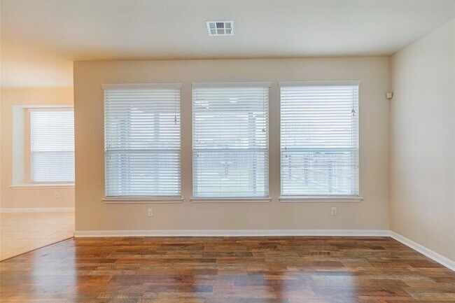 Building Photo - 133 Linden Ln