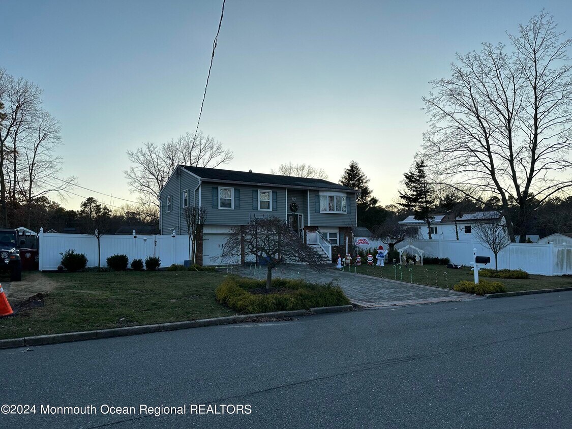 4 Grouse Dr Berkeley Township, NJ 08721 Alquileres en Berkeley