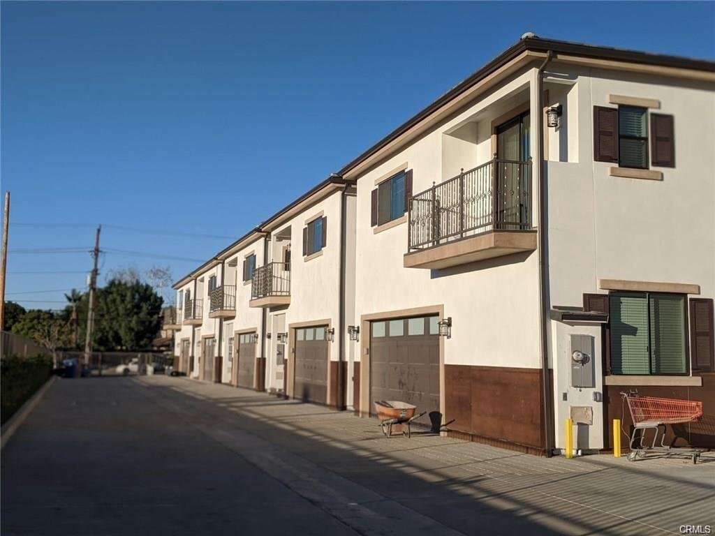 Primary Photo - 8258 North Sharuzi Lane, Los Angeles, CA 9...