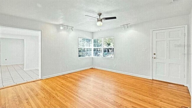 Foto del edificio - 2712 Parkland Dr