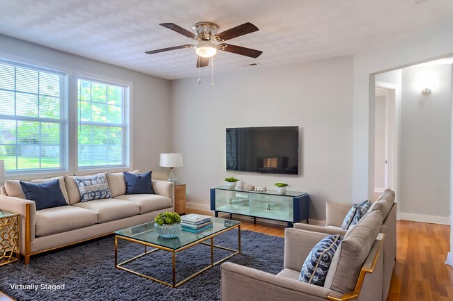 Foto del edificio - Charming Portsmouth Home with Spacious Bac...