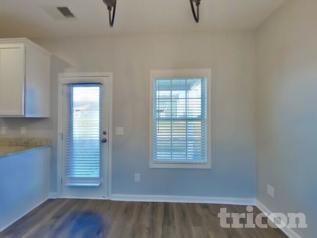 Building Photo - 718 W Coker Way