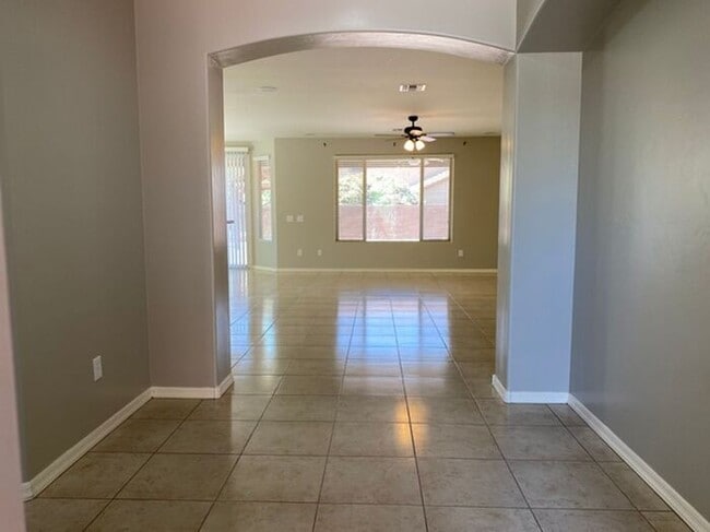 Building Photo - 3411 W Tail Feather Dr