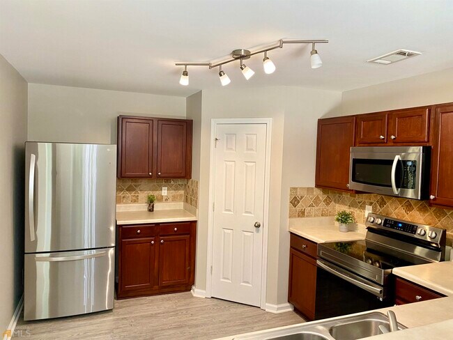 Building Photo - 2780 Mayfair Dr