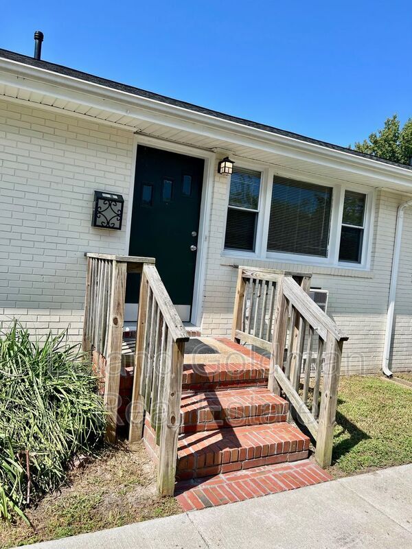 Building Photo - 978 Widgeon Rd