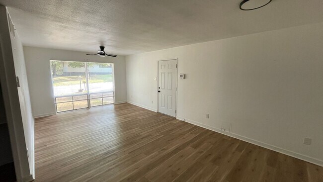 Foto del edificio - Spacious 4-Bed 2-Bath Home for Rent