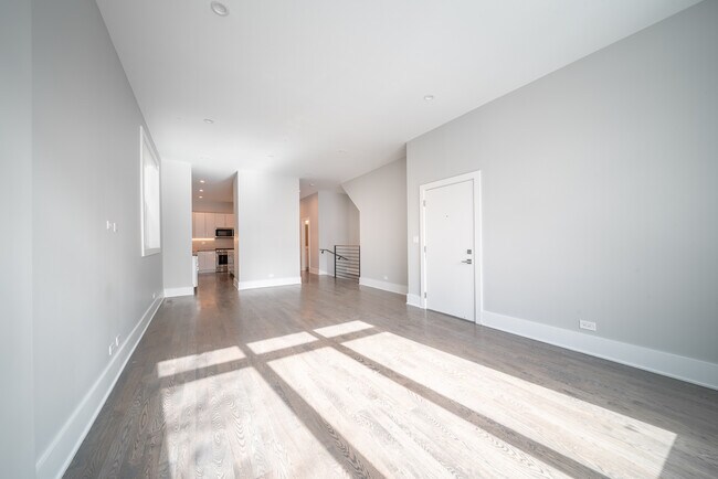 Foto del edificio - 556 W 18th St