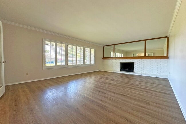 Building Photo - 1562 Whittier Ave