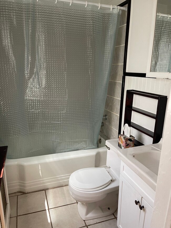 Photo - 2811 Clearview Ave Apartments