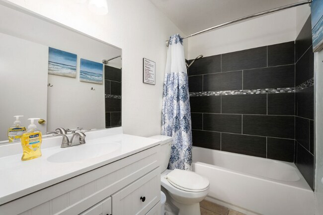 Foto del edificio - 4400 Parkwood Ct
