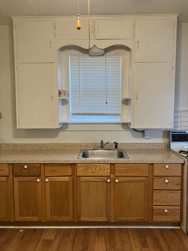 Kitchen - 505 S Jefferson Way