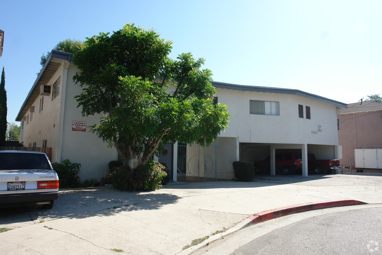 Primary Photo - 15477 Moorpark St