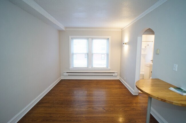 Foto del edificio - 842 W Ainslie St