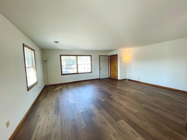 Building Photo - 141 Maple St