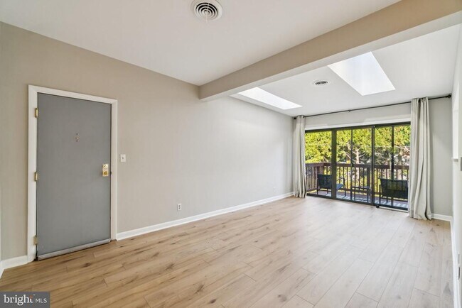 Foto del edificio - 2802 Dartmouth Rd