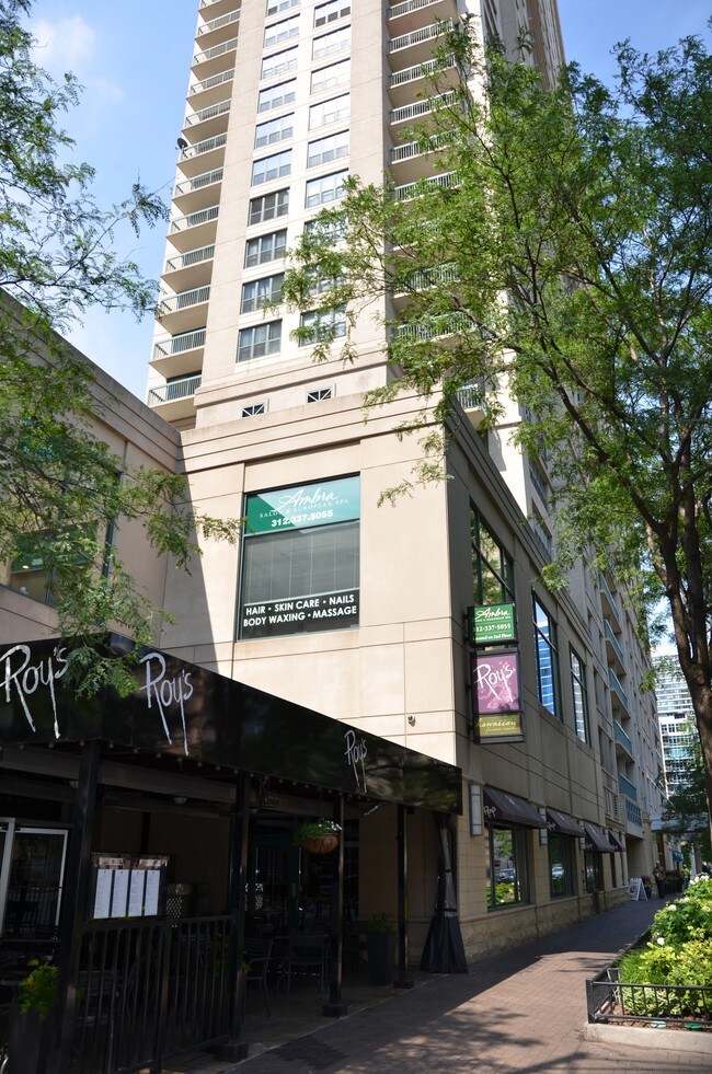 One Superior Place Apartments Chicago, IL