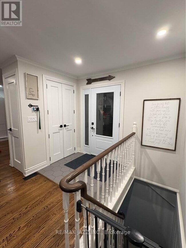 Building Photo - 1074 Willowdale Ave