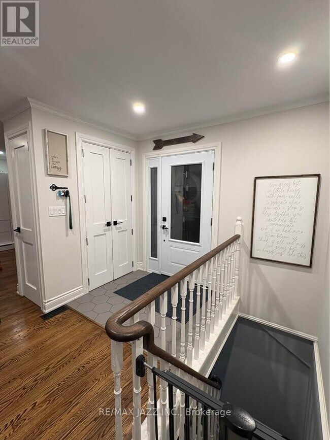 Photo du bâtiment - 1074 Willowdale Ave